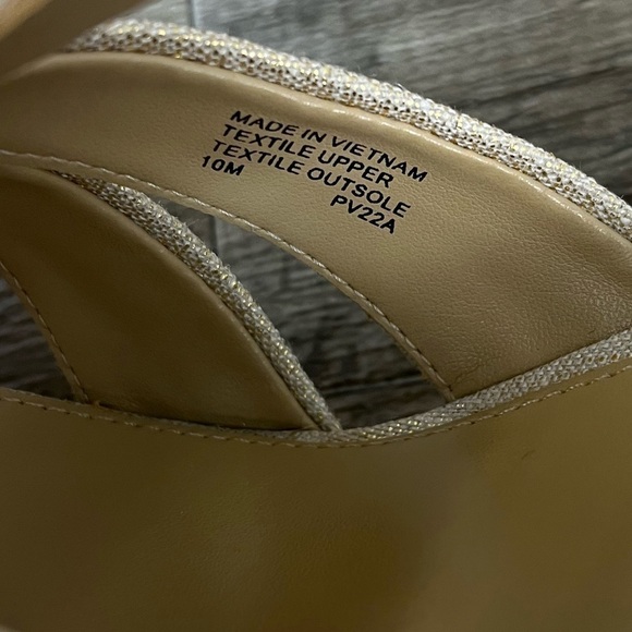 NEW Michael Kors Women's Berkley Gold Wedge Sandals - Picture 11 of 14